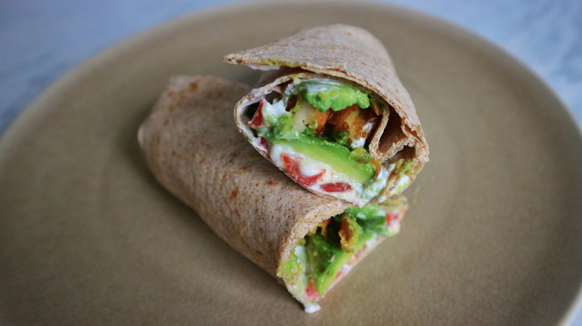 Krokante kip wraps met avocado